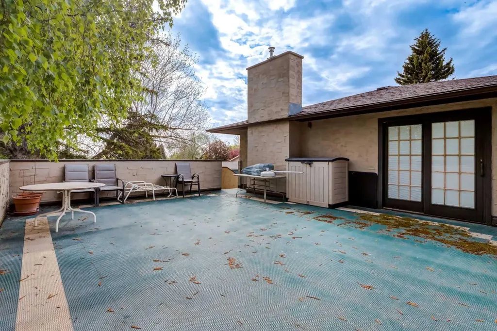 103 Cantrell Place SW Calgary AB T2W1X2