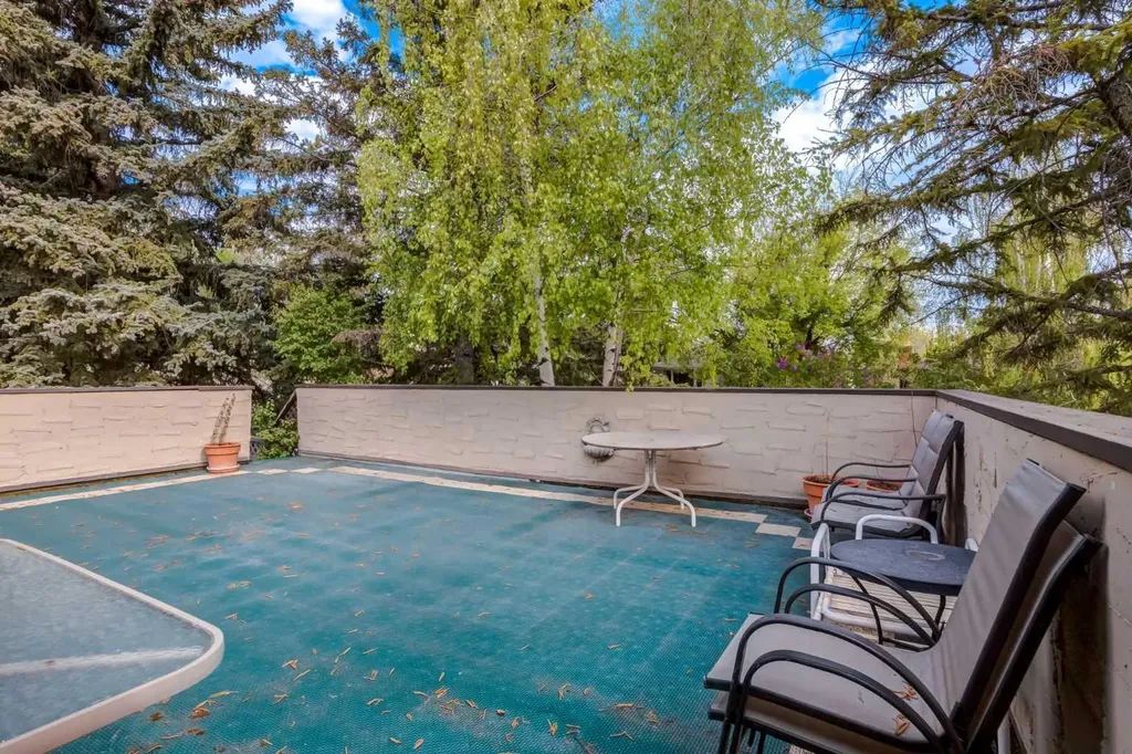 103 Cantrell Place SW Calgary AB T2W1X2