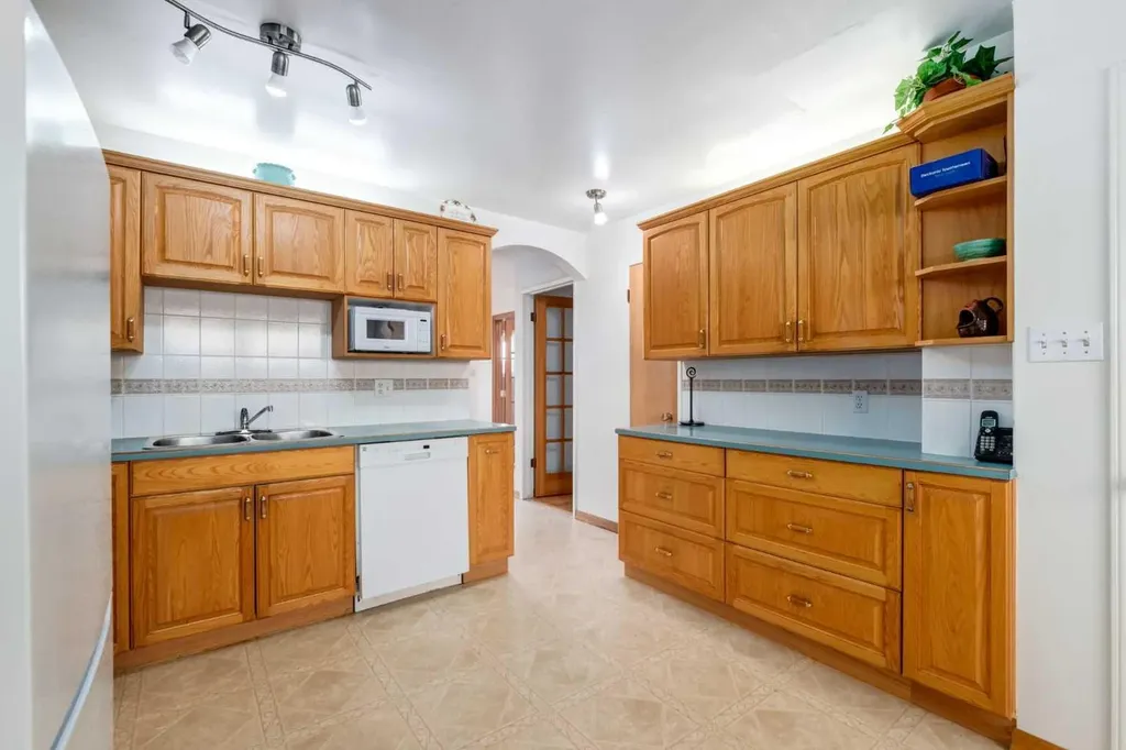 103 Cantrell Place SW Calgary AB T2W1X2