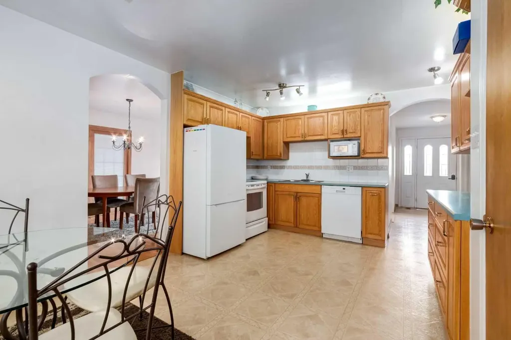 103 Cantrell Place SW Calgary AB T2W1X2