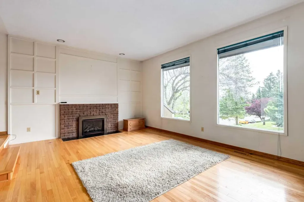 103 Cantrell Place SW Calgary AB T2W1X2
