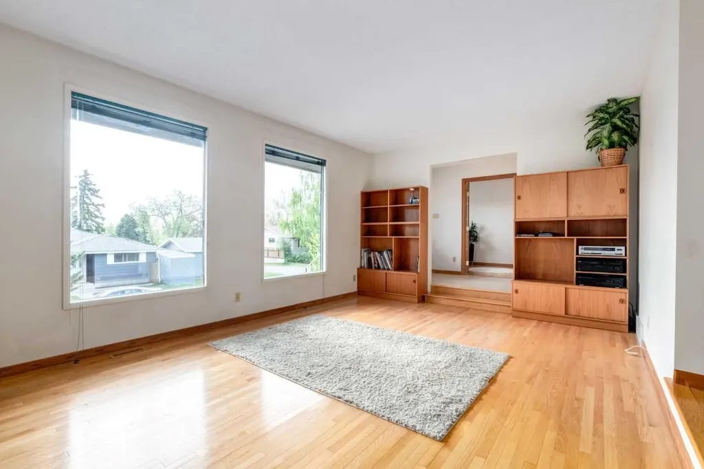 103 Cantrell Place SW Calgary AB T2W1X2
