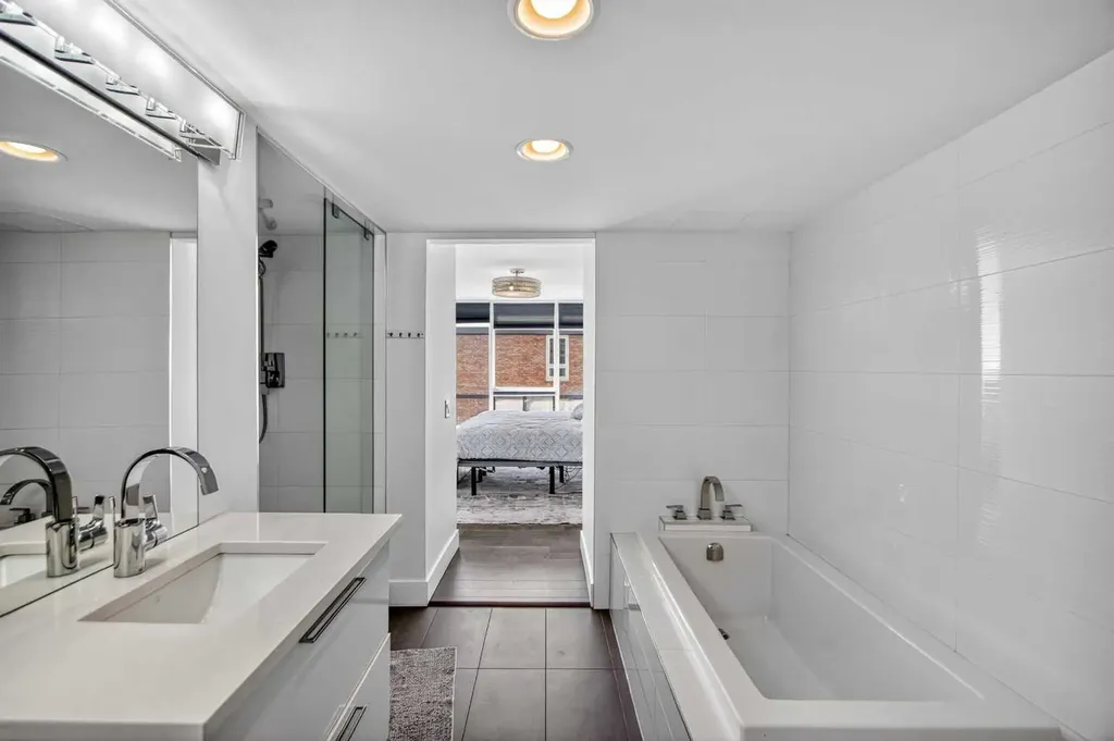 1001 14 Avenue SW Calgary AB T2R 1L2