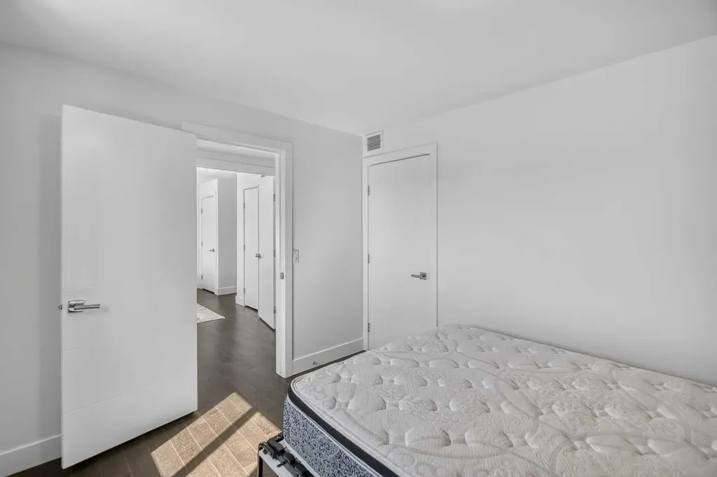 1001 14 Avenue SW Calgary AB T2R 1L2