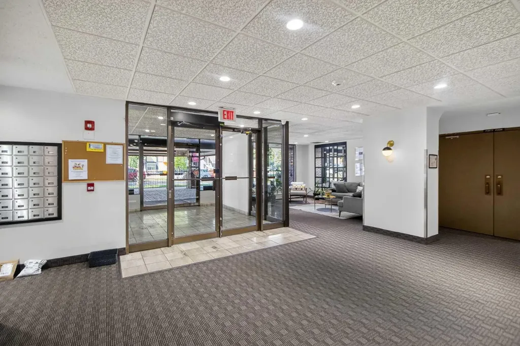 1001 14 Avenue SW Calgary AB T2R 1L2