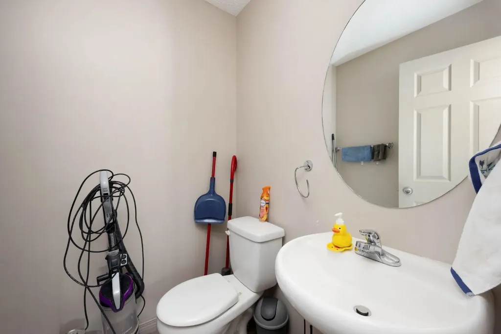 172 Cinnamon Street Fort Mcmurray AB t9k2t4