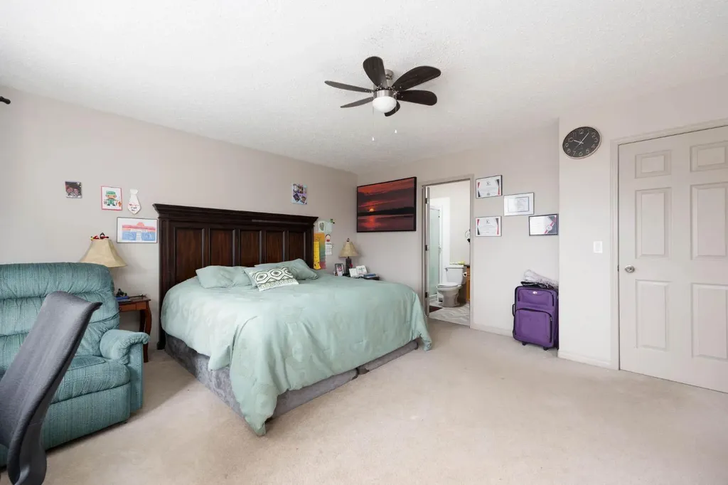 172 Cinnamon Street Fort Mcmurray AB t9k2t4