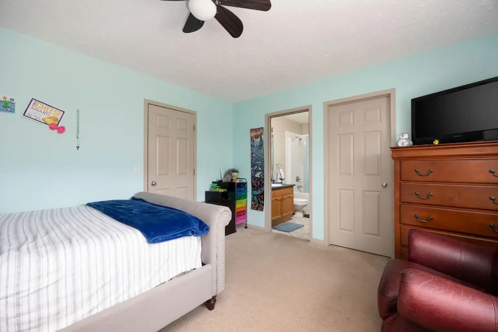 172 Cinnamon Street Fort Mcmurray AB t9k2t4