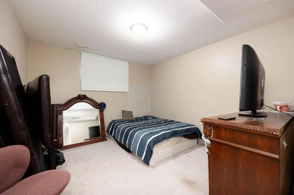 172 Cinnamon Street Fort Mcmurray AB t9k2t4