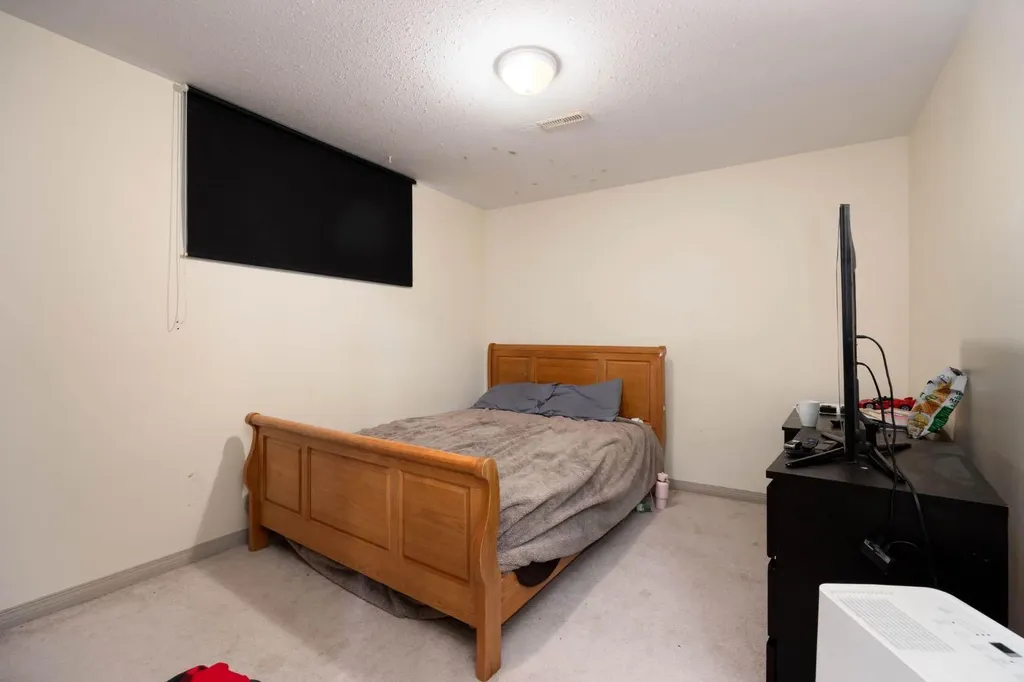 172 Cinnamon Street Fort Mcmurray AB t9k2t4