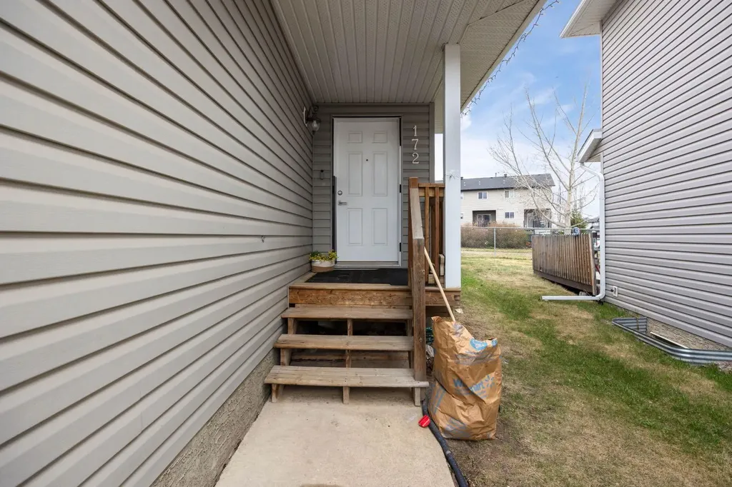 172 Cinnamon Street Fort Mcmurray AB t9k2t4