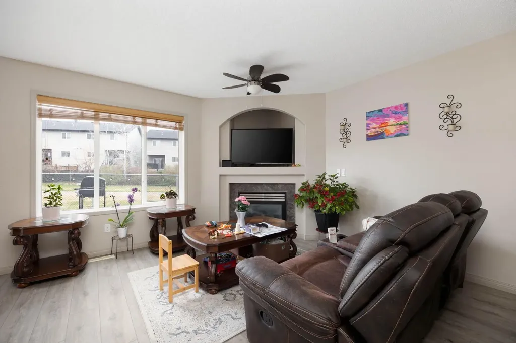 172 Cinnamon Street Fort Mcmurray AB t9k2t4