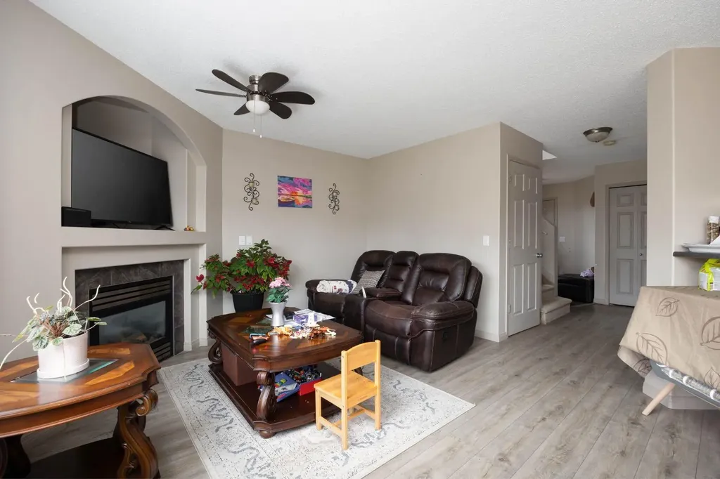 172 Cinnamon Street Fort Mcmurray AB t9k2t4