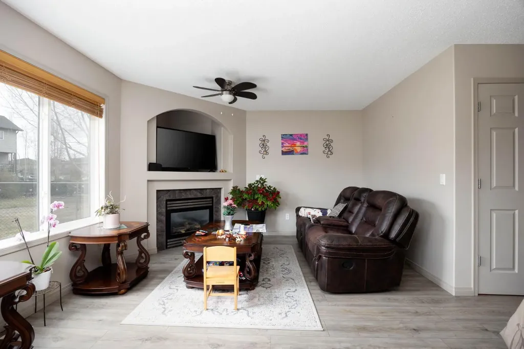 172 Cinnamon Street Fort Mcmurray AB t9k2t4
