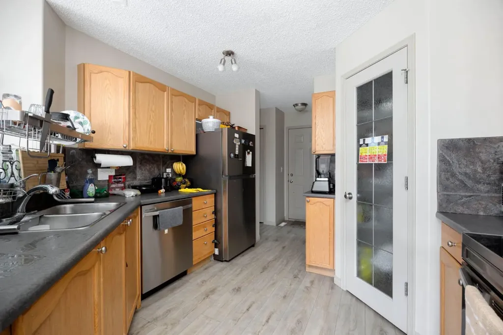 172 Cinnamon Street Fort Mcmurray AB t9k2t4