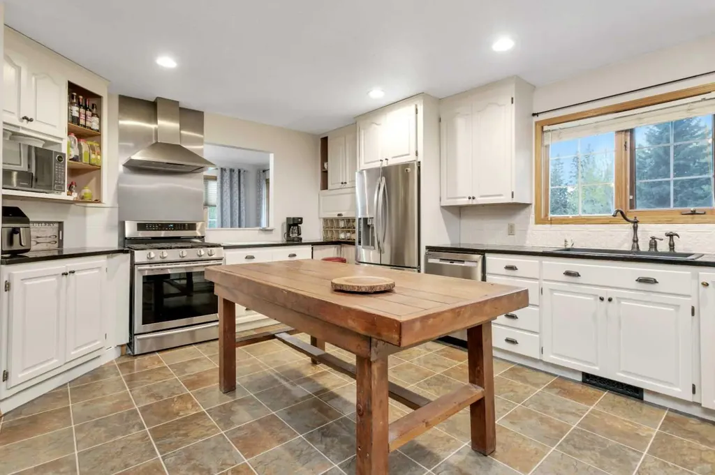 33021 Range Road 44 Rural Mountain View County AB T0M 1X0