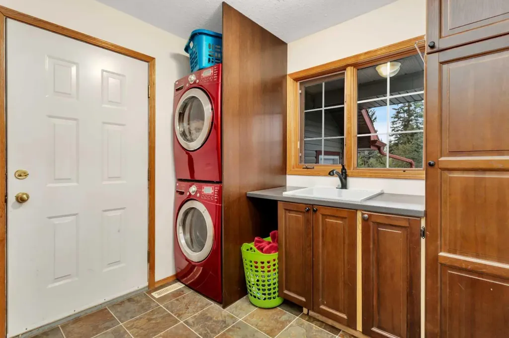 33021 Range Road 44 Rural Mountain View County AB T0M 1X0