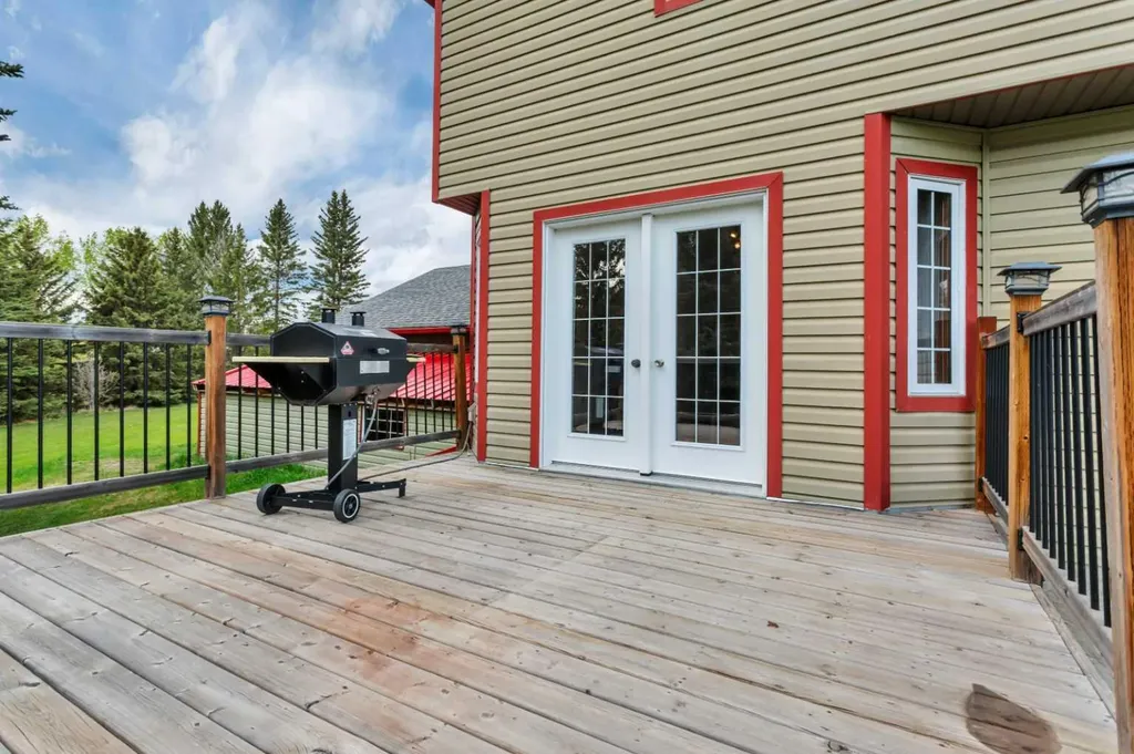 33021 Range Road 44 Rural Mountain View County AB T0M 1X0