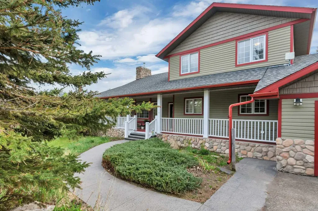 33021 Range Road 44 Rural Mountain View County AB T0M 1X0