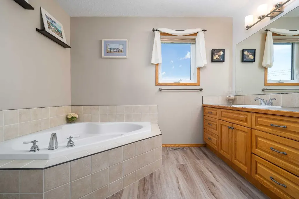 79 Henderson Court NE Medicine Hat AB T1C1Y9