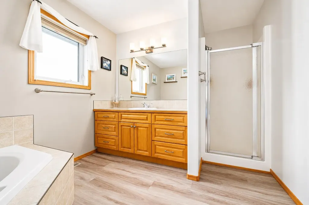 79 Henderson Court NE Medicine Hat AB T1C1Y9
