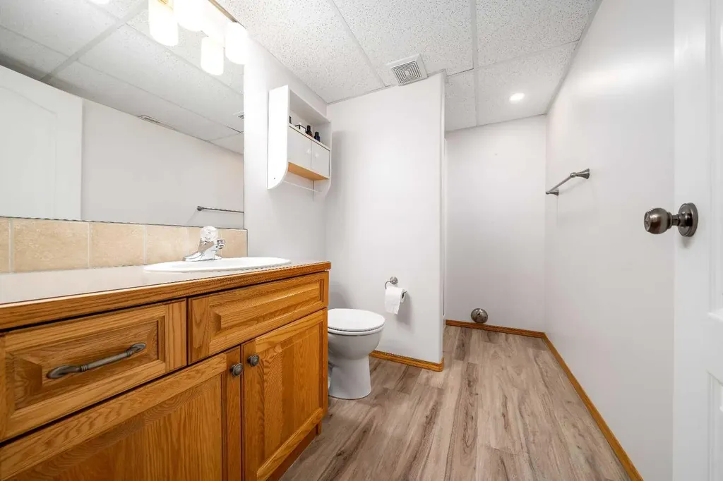 79 Henderson Court NE Medicine Hat AB T1C1Y9