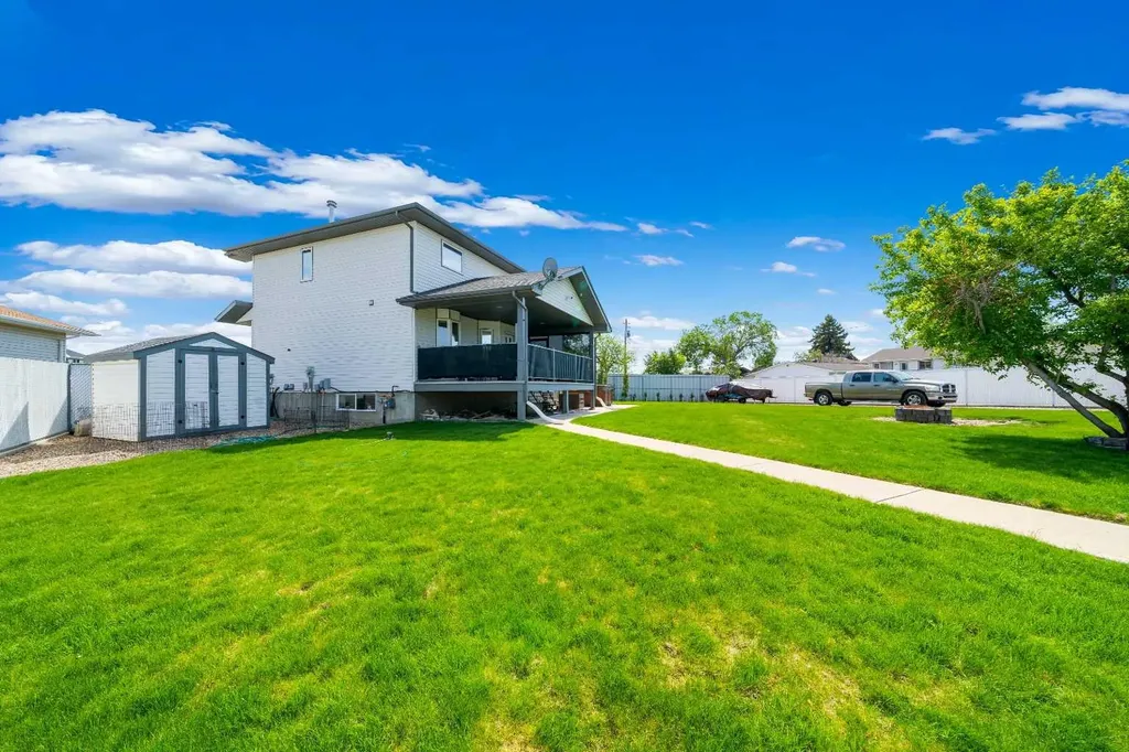 79 Henderson Court NE Medicine Hat AB T1C1Y9