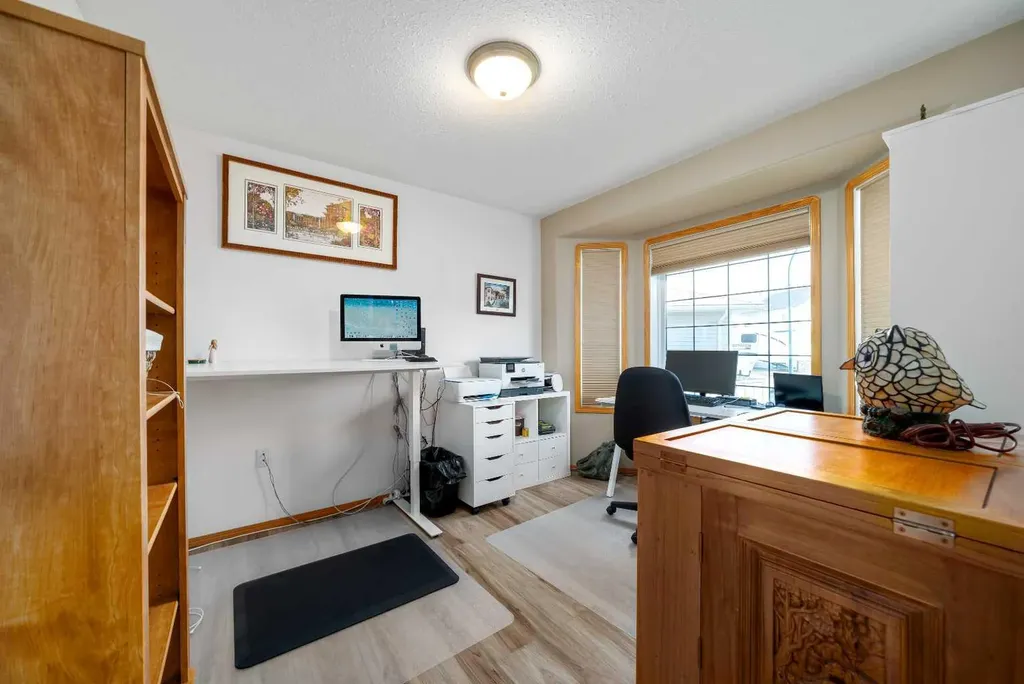 79 Henderson Court NE Medicine Hat AB T1C1Y9