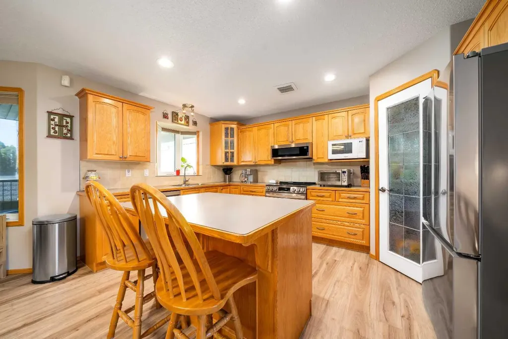 79 Henderson Court NE Medicine Hat AB T1C1Y9
