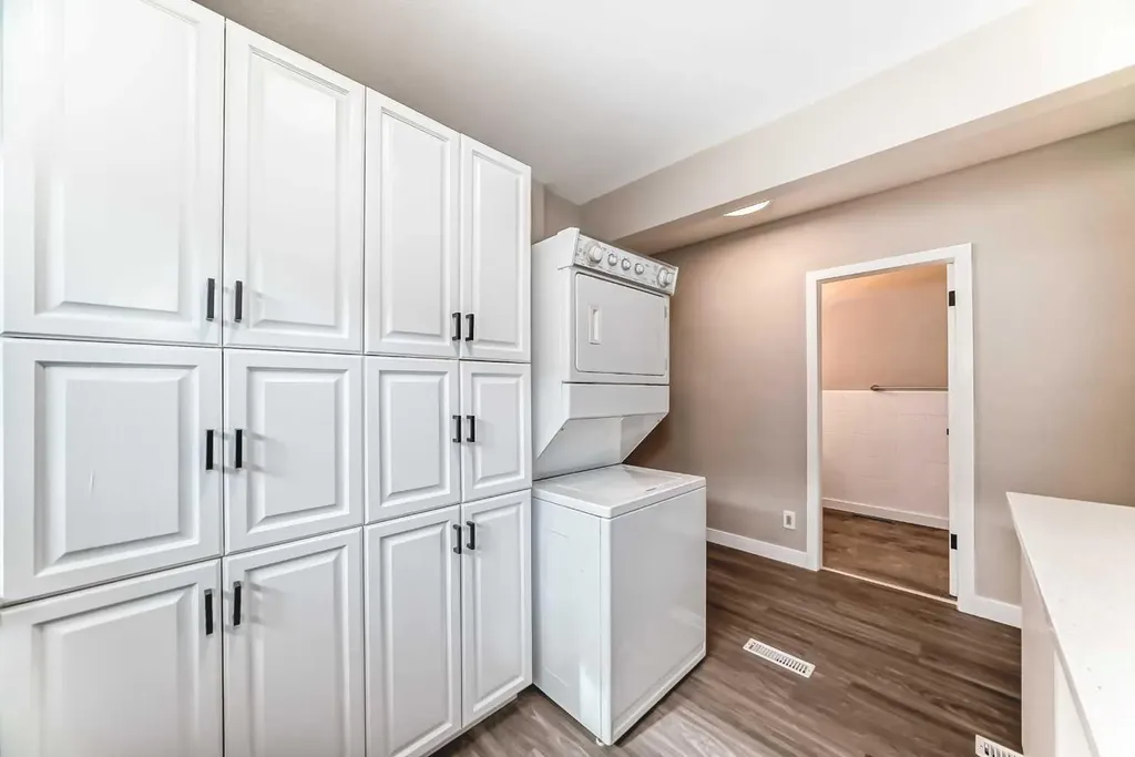 2311 Westmount Road NW Calgary AB T2N 3N7