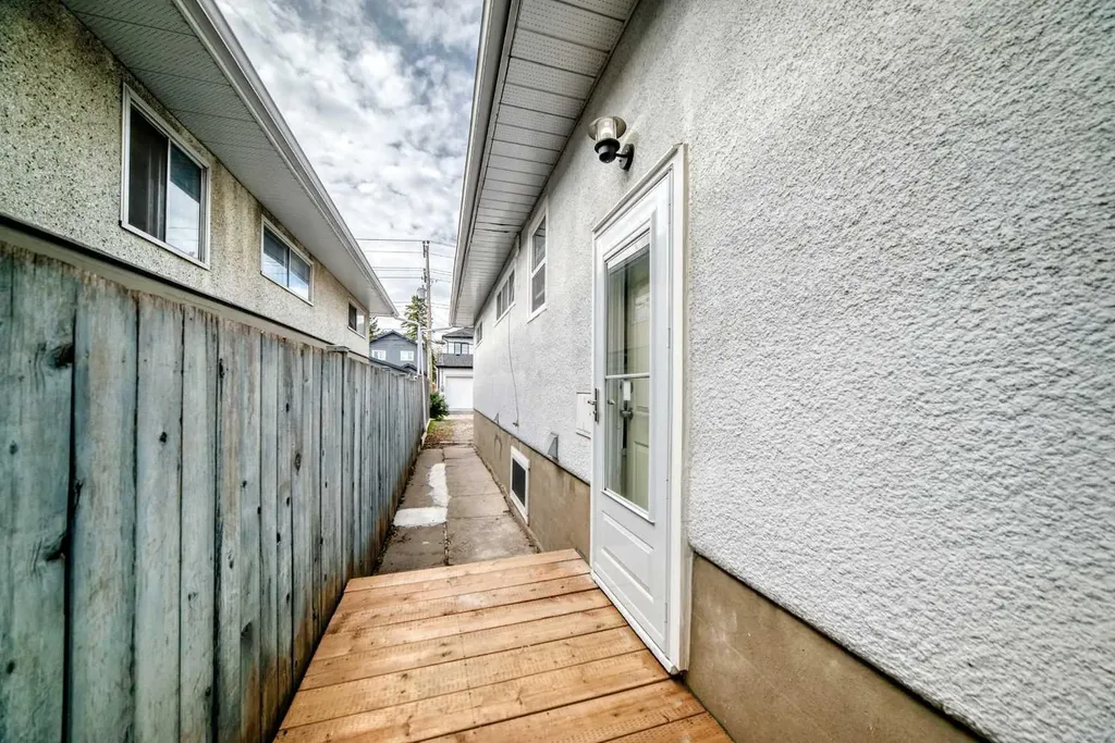 2311 Westmount Road NW Calgary AB T2N 3N7