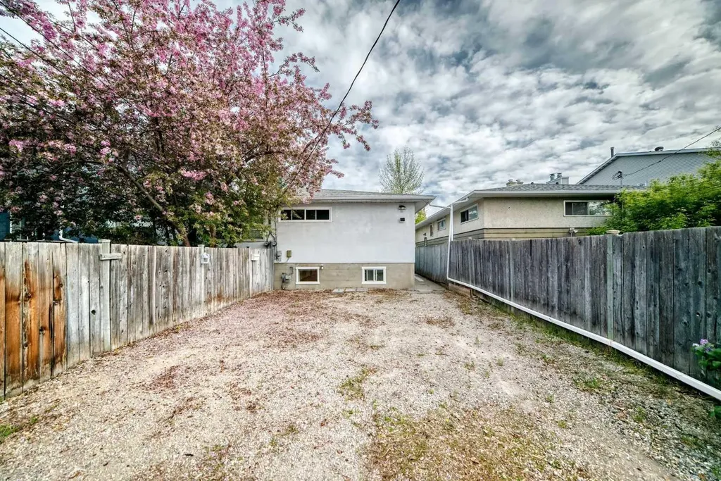 2311 Westmount Road NW Calgary AB T2N 3N7