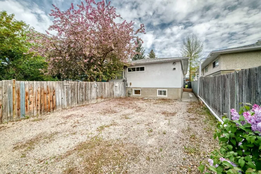 2311 Westmount Road NW Calgary AB T2N 3N7