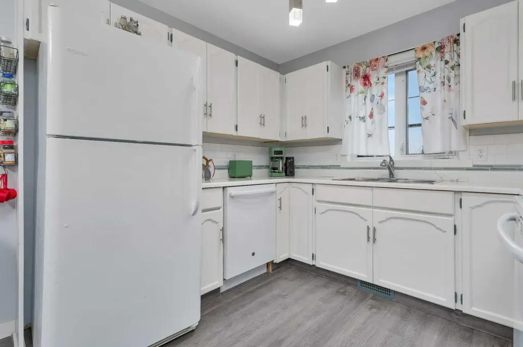 63 Elder Street Red Deer AB T4R 2C6