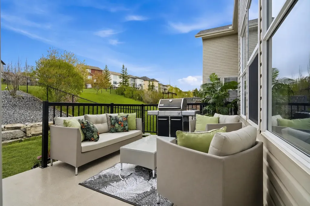 16 Sunset Terrace Cochrane AB T4C 0G1