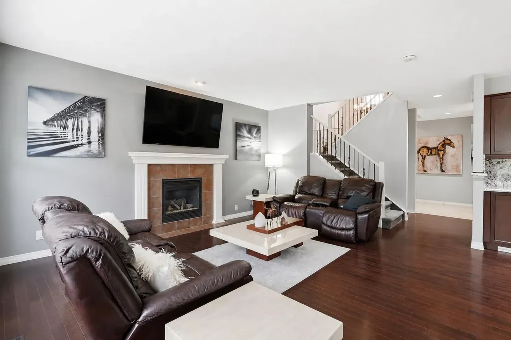 16 Sunset Terrace Cochrane AB T4C 0G1