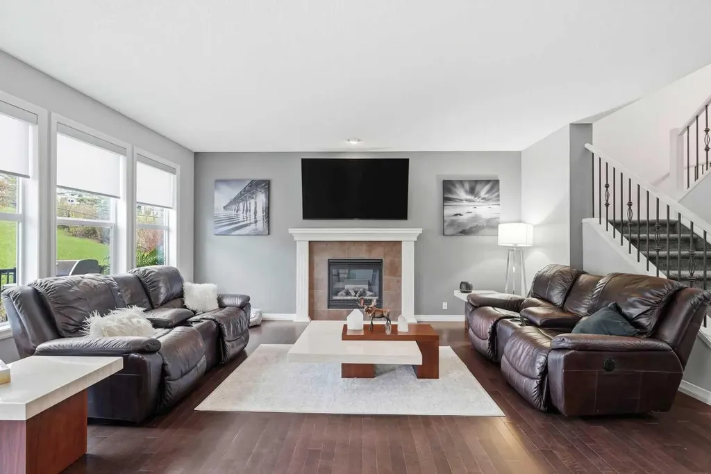 16 Sunset Terrace Cochrane AB T4C 0G1