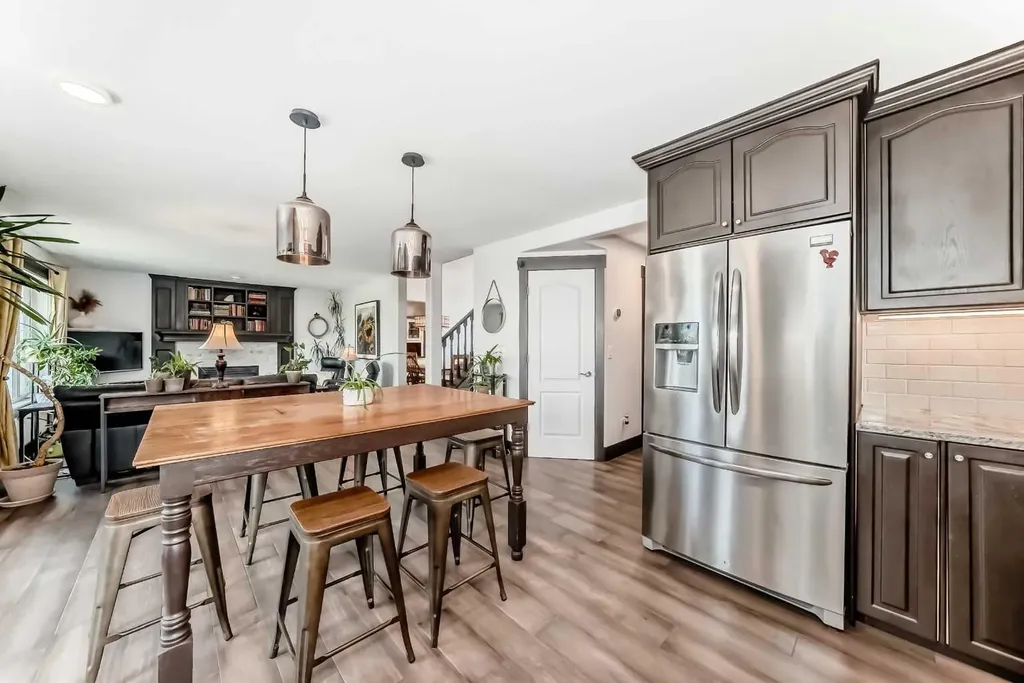 37 Lakeside Greens Close Chestermere AB T1X 1C2