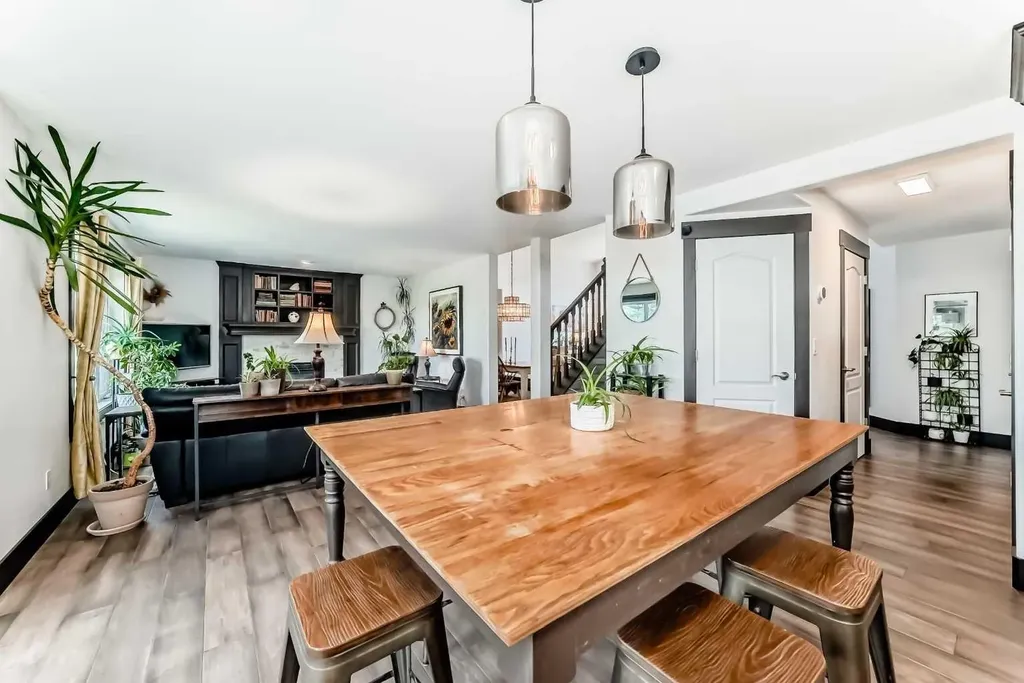 37 Lakeside Greens Close Chestermere AB T1X 1C2