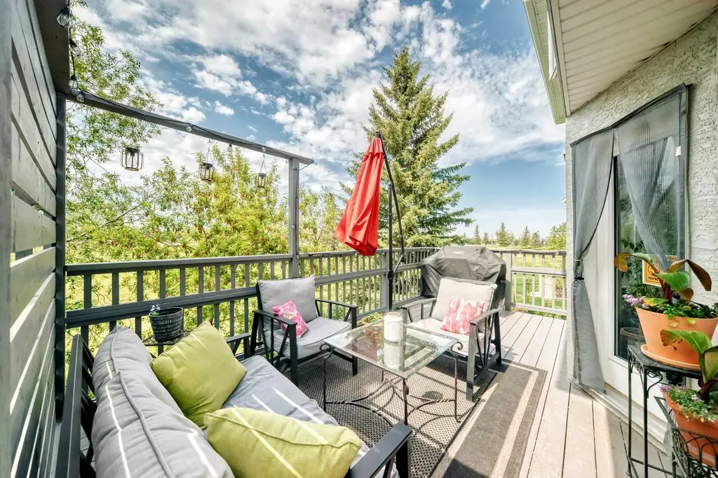 37 Lakeside Greens Close Chestermere AB T1X 1C2