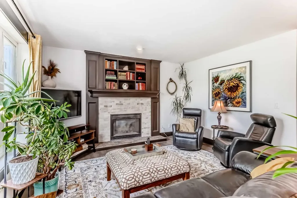 37 Lakeside Greens Close Chestermere AB T1X 1C2