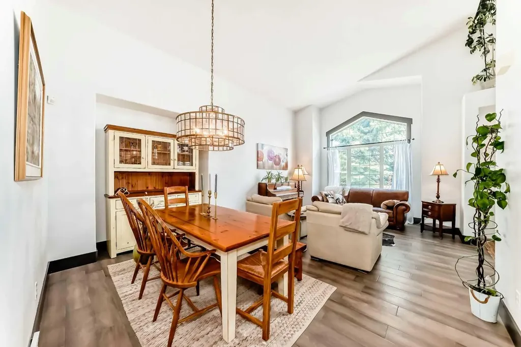 37 Lakeside Greens Close Chestermere AB T1X 1C2