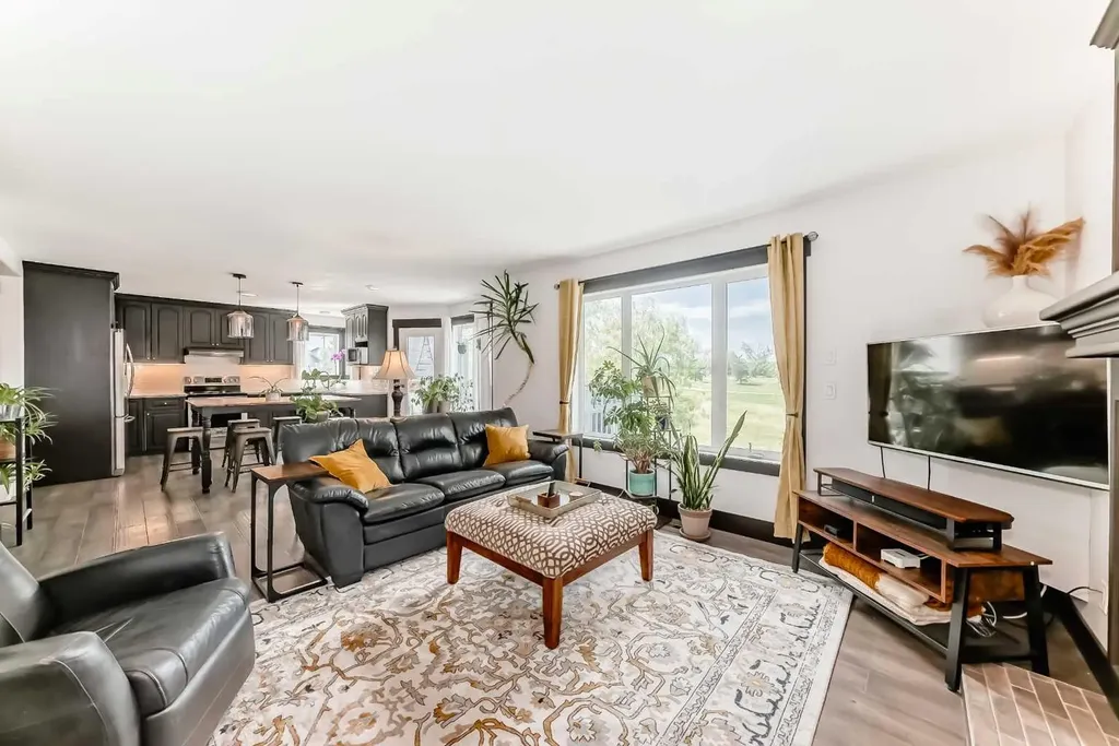 37 Lakeside Greens Close Chestermere AB T1X 1C2