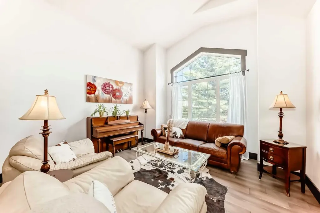 37 Lakeside Greens Close Chestermere AB T1X 1C2