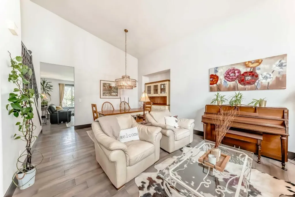 37 Lakeside Greens Close Chestermere AB T1X 1C2