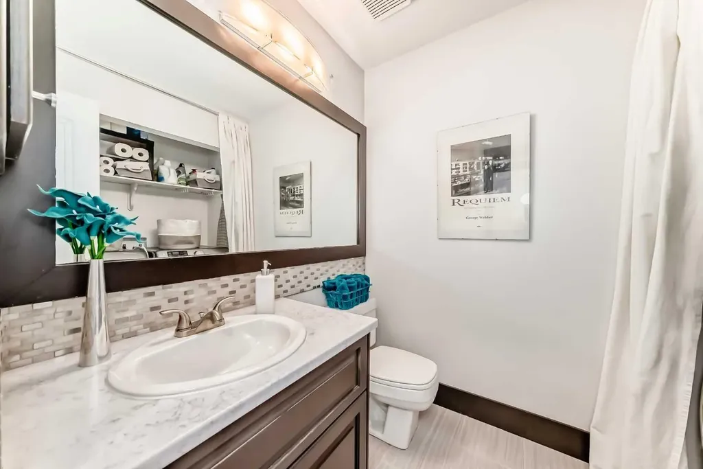 37 Lakeside Greens Close Chestermere AB T1X 1C2