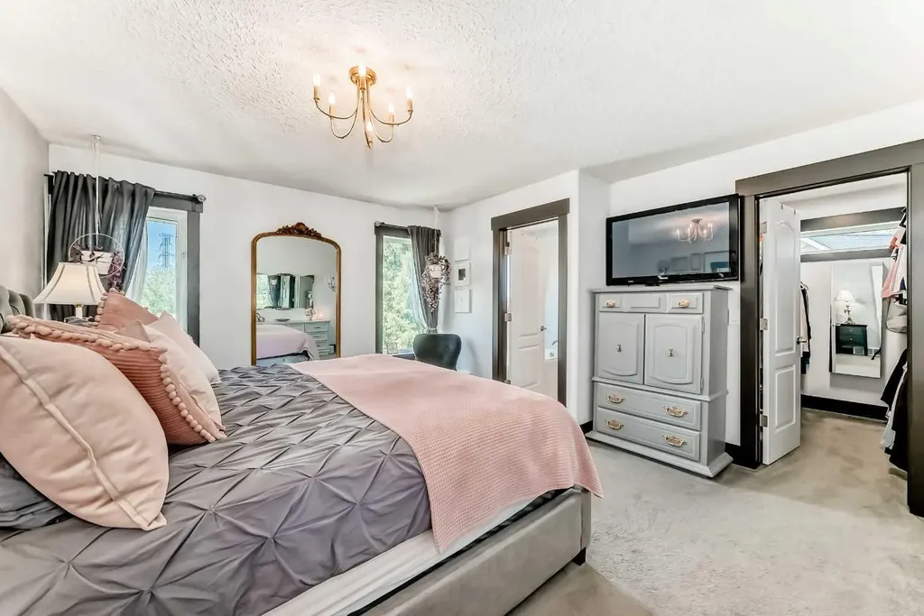 37 Lakeside Greens Close Chestermere AB T1X 1C2