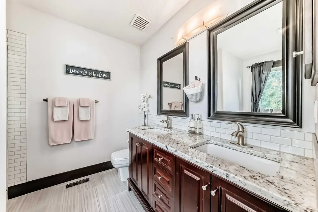 37 Lakeside Greens Close Chestermere AB T1X 1C2