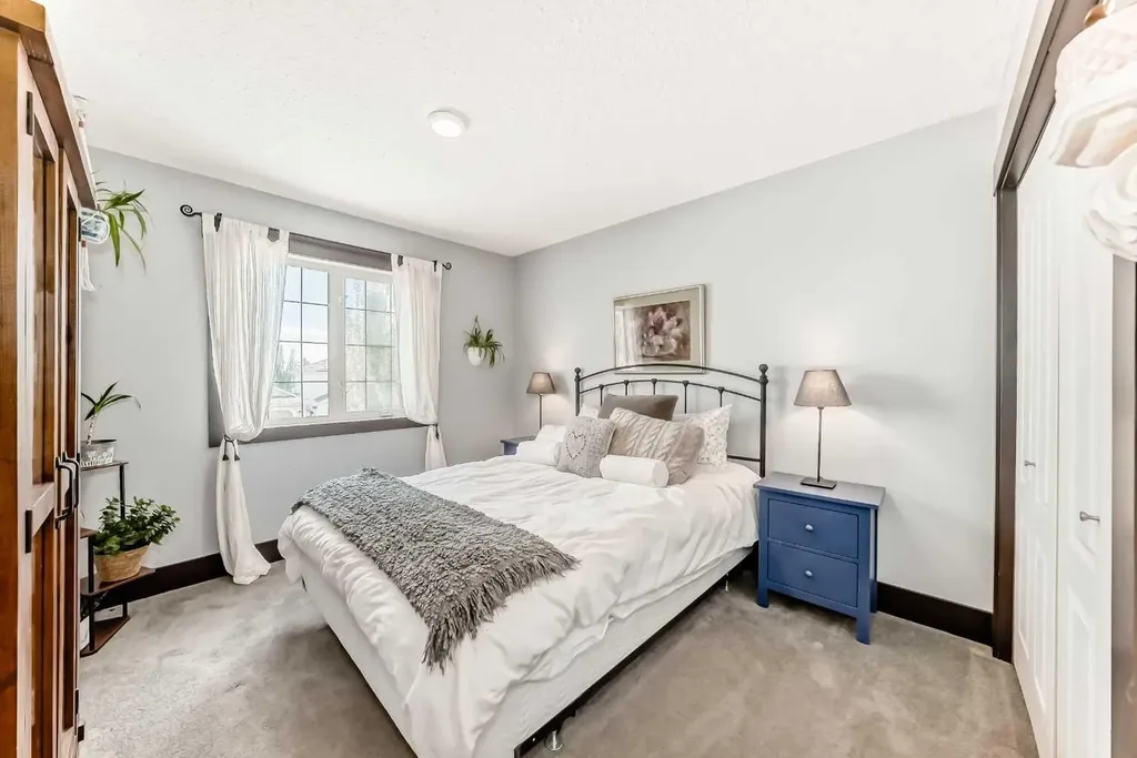 37 Lakeside Greens Close Chestermere AB T1X 1C2