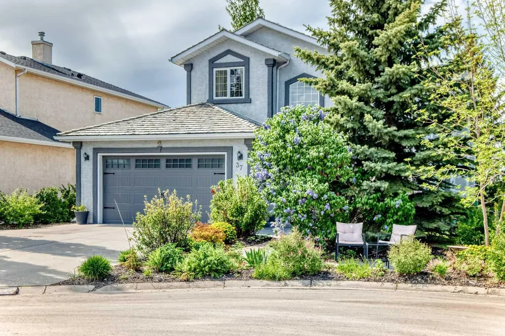 37 Lakeside Greens Close Chestermere AB T1X 1C2
